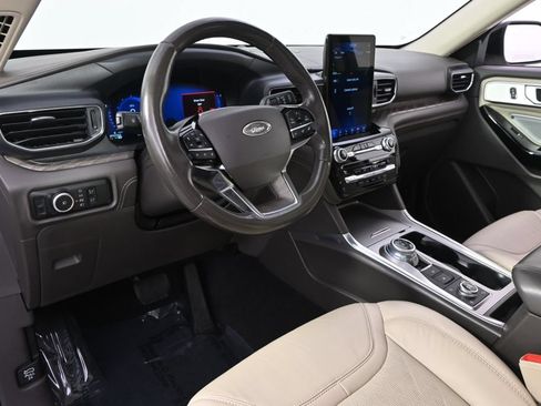 Used 2021 Ford Explorer Platinum w/ Equipment Group 601A AWD/4WD image 12