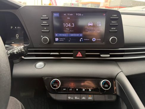 Used 2022 Hyundai Elantra SEL image 23