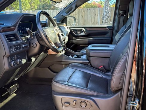 Used 2023 Chevrolet Suburban High Country image 22