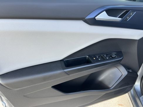 Certified 2022 Volkswagen Taos SE w/ Panoramic Sunroof Package image 13