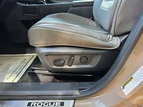 Used 2024 Nissan Rogue SV AWD/4WD image 16