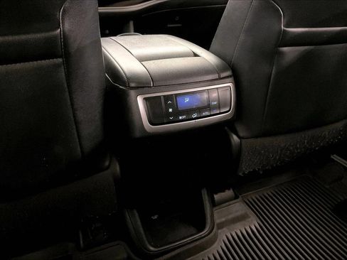 Used 2017 Toyota Highlander XLE w/ Protection Package #3 AWD/4WD image 39