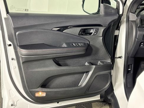Used 2025 Honda Passport Black Edition image 10