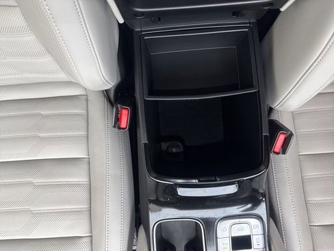 Certified 2024 Kia Telluride SX Prestige w/ Towing Package image 12