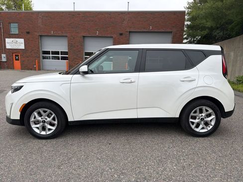Certified 2023 Kia Soul S FWD image 2