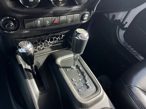 Used 2015 Jeep Wrangler Unlimited Sahara w/ Connectivity Group image 16