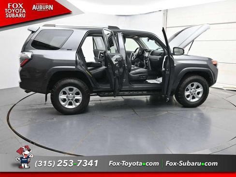 Used 2022 Toyota 4Runner SR5 Premium w/ Moonroof Package AWD/4WD image 38