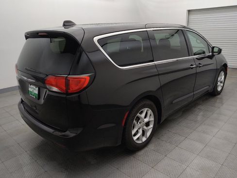 Used 2019 Chrysler Pacifica Touring Plus w/ Tire & Wheel Group FWD image 9