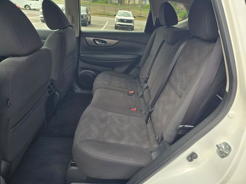 Used 2016 Nissan Rogue SV w/ SV Premium Package image 10