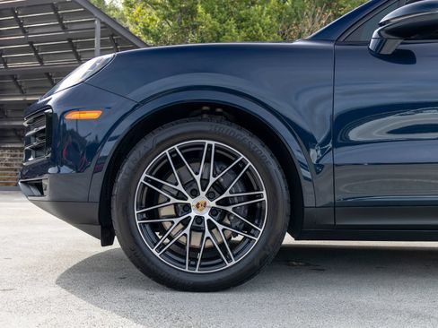 Certified 2024 Porsche Cayenne AWD/4WD image 13
