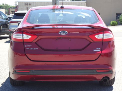 Used 2015 Ford Fusion SE FWD image 4