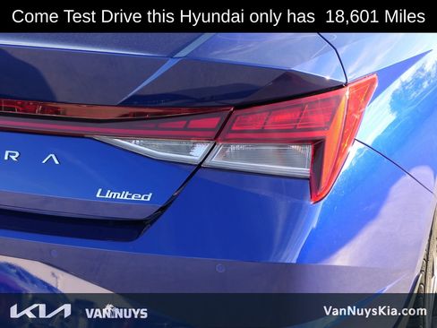 Used 2022 Hyundai Elantra Limited w/ Preferred Accessory Package image 4