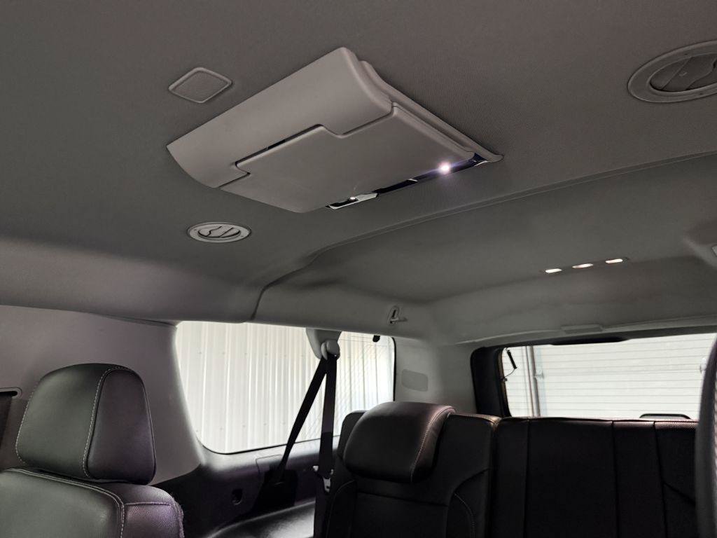 Used 2020 Chevrolet Suburban Premier AWD/4WD image 35