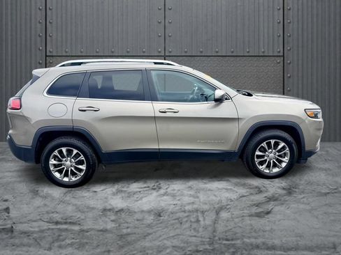 Used 2019 Jeep Cherokee Latitude Plus AWD/4WD image 2