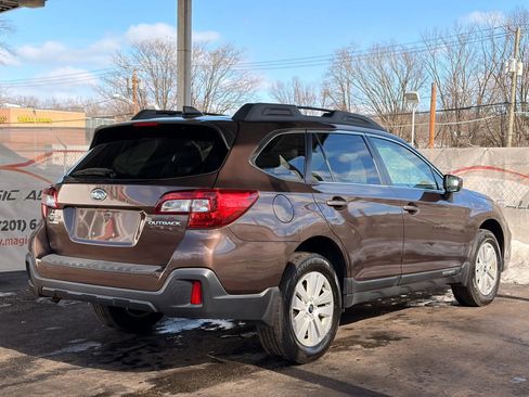 Used 2019 Subaru Outback 2.5i Premium image 11