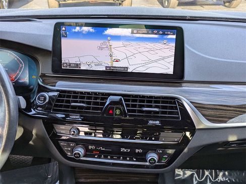 Used 2021 BMW 530i w/ M Sport Package image 17