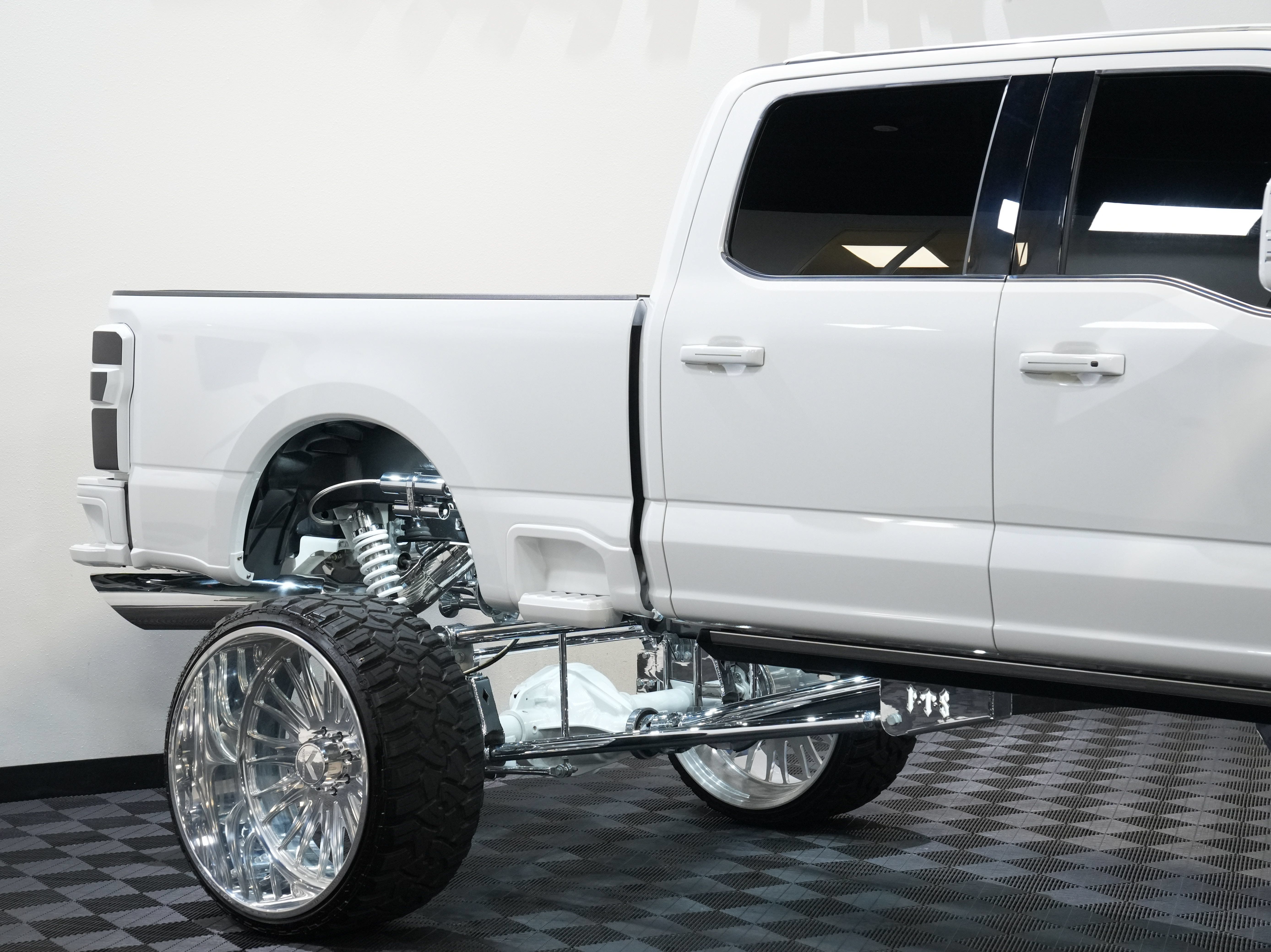 Used 2024 Ford F350 Limited AWD/4WD image 16
