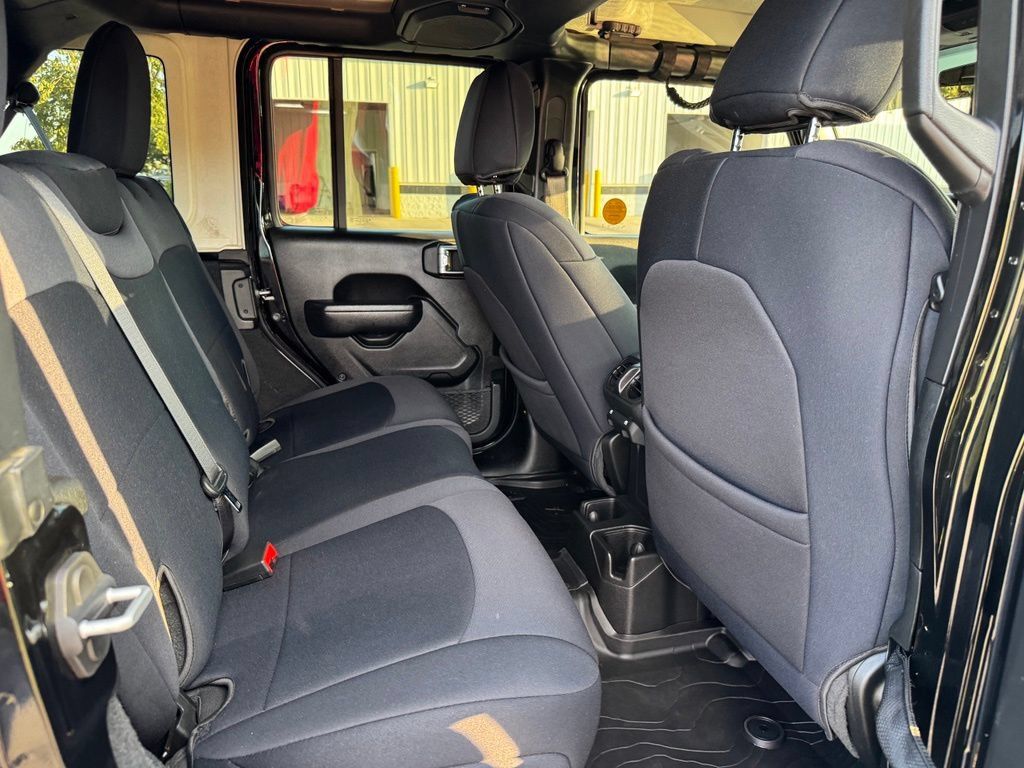 Used 2022 Jeep Wrangler Unlimited Sport AWD/4WD image 25