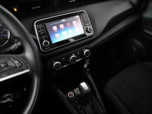 Used 2022 Nissan Kicks S FWD image 18