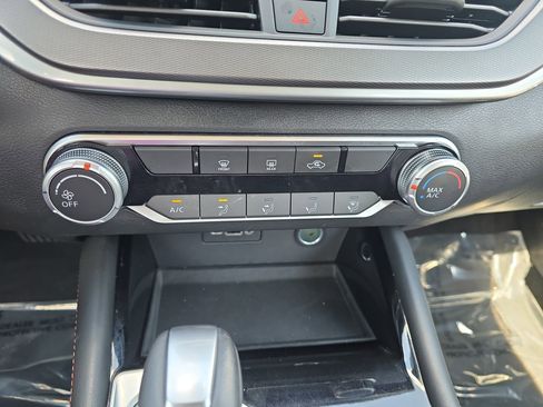 Used 2024 Nissan Altima 2.5 SR AWD/4WD image 23