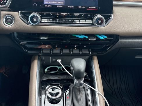 Used 2024 GMC Canyon Denali image 12