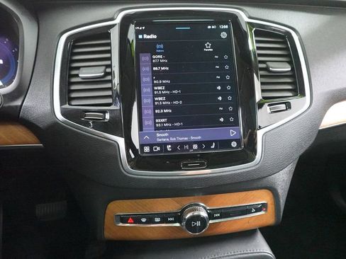 Used 2023 Volvo XC90 B6 Plus image 17