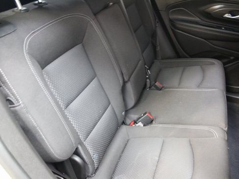 Used 2022 GMC Terrain SLE image 8