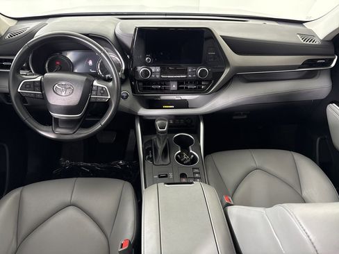 Used 2023 Toyota Highlander XLE image 33