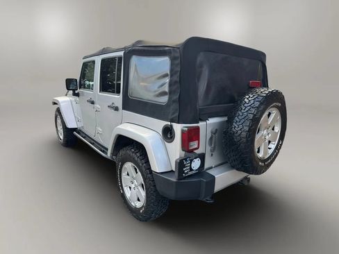 Used 2012 Jeep Wrangler Unlimited Sahara w/ Dual Top Group AWD/4WD image 9