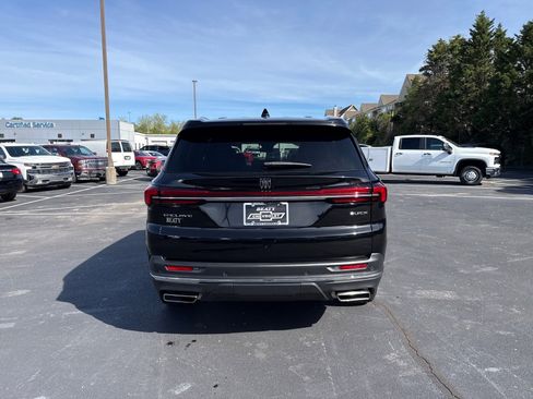Used 2025 Buick Enclave Preferred FWD image 4
