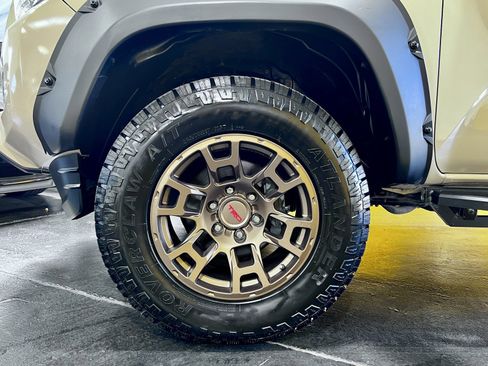 Used 2017 Toyota Tacoma SR5 w/ Tow Package image 27