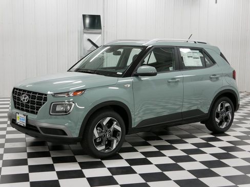 Used 2025 Hyundai Venue SEL FWD image 4