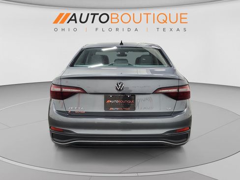 Used 2023 Volkswagen Jetta SE FWD image 4