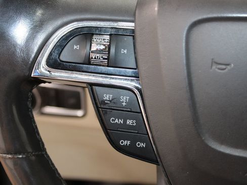 Used 2018 Lincoln Navigator Select RWD image 24