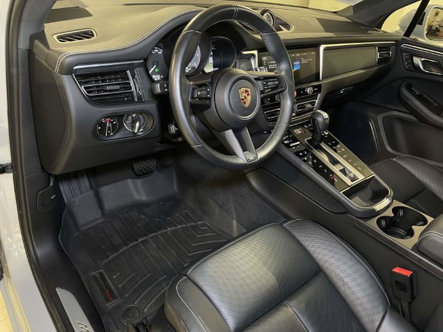 Certified 2023 Porsche Macan S AWD/4WD image 4