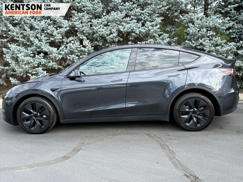 Used 2024 Tesla Model Y Long Range AWD/4WD image 4
