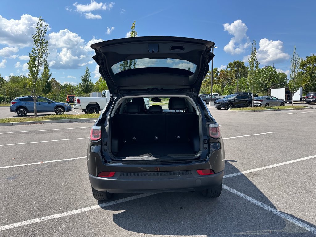 Used 2018 Jeep Compass Latitude w/ Popular Equipment Group AWD/4WD image 16