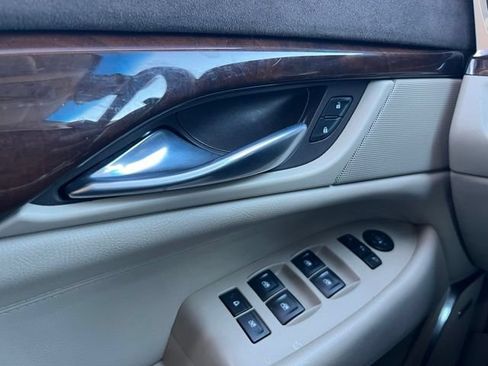 Used 2015 Cadillac Escalade Luxury AWD/4WD image 21