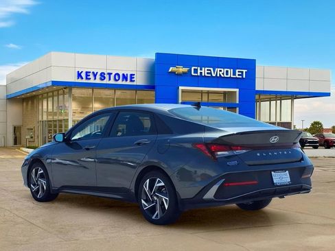Used 2025 Hyundai Elantra Sport FWD image 5