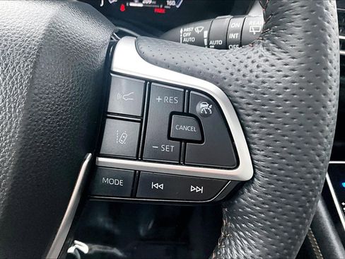 Used 2025 Toyota Sienna Platinum image 18