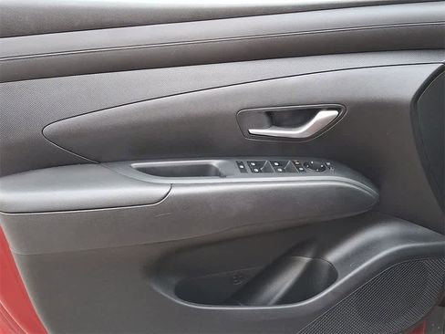 Certified 2025 Hyundai Tucson SE image 12