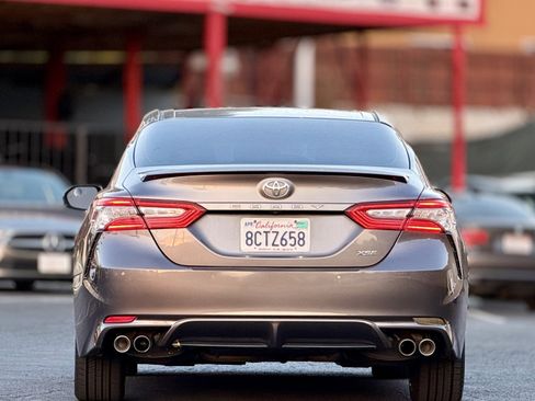 Used 2018 Toyota Camry XSE FWD image 9