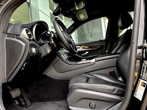 Used 2019 Mercedes-Benz GLC 300 image 10