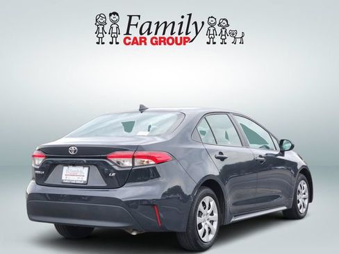 Used 2025 Toyota Corolla LE FWD image 4
