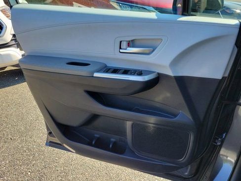 Used 2025 Toyota Sienna XLE image 35
