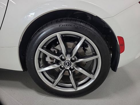 Used 2023 MAZDA MX-5 Miata Grand Touring RWD image 9