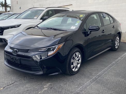Used 2026 Toyota Corolla LE image 2