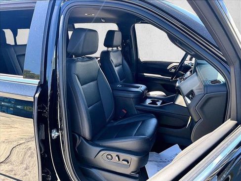 Used 2022 Chevrolet Suburban LT RWD image 9