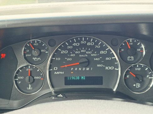 Used 2014 Chevrolet Express 2500 RWD image 25