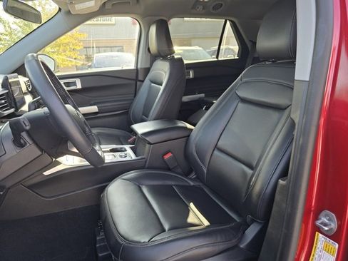 Used 2023 Ford Explorer XLT w/ Equipment Group 202A image 10